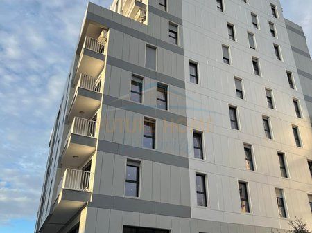 Shitet, Apartament 2+1+2, Xhamlliku, Tiranë.