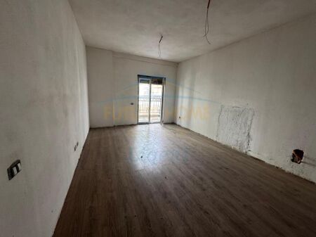 Shitet, Apartament 1+1, Sauk, Porta Tirana e Re, Tiranë.
