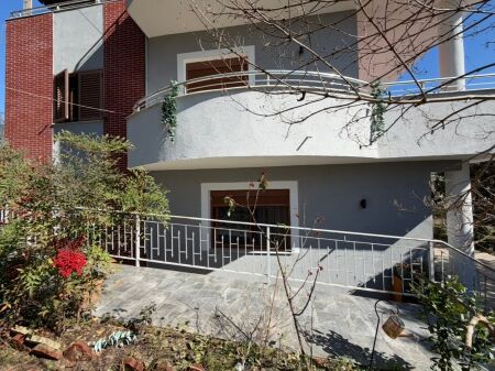 Tirane, villa 2+1 in affitto, 1° piano, 100 m², 450 € (Via Thoma Nasi, vicino all'Anello Est)
