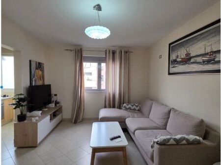 Shitet, Apartament 1+1, Oxhaku , Tiranë