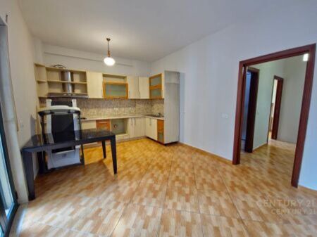 Zyre me Qira tek Galeria 17 Nentori 500 € /Muaj