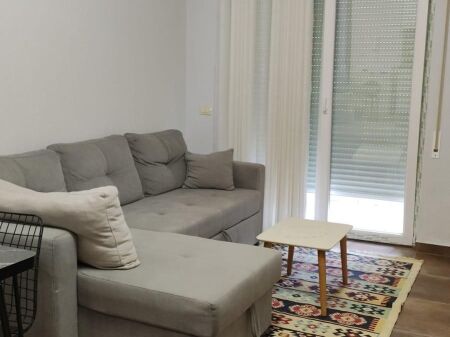 Apartament 1+1 për shitje – Shkëmbi i Kavajës, pranë Hotel Majestic