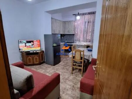 JEPET APARTAMENT ME QERA 1+1+TUALET "PRANE KESH, VASIL SHANTO" 35.000 LEKE
