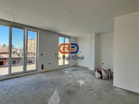 Vicino al Mercato Elettrico, Appartamento 2+1+2 con Veranda e Vista Fantastica in Vendita!!!