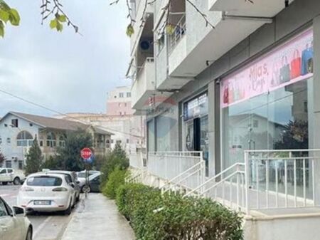 Dyqan - Për Shitje - Qesarak, Tiranë(ID: 530581001-26)
