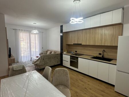 Apartament me qera 2+1+post parkimi