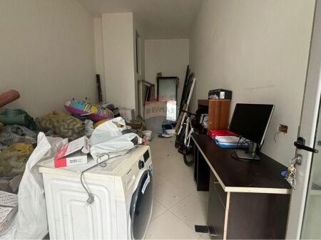 Dyqan ne shitje 30m/2 , rruga Cajupi, Vlore