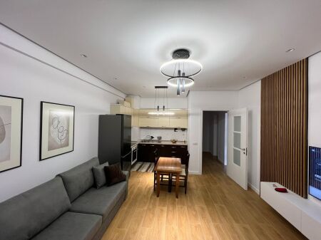 Apartament me qera te Pallatet E Verdha!