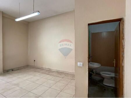 Jepet me qira dyqan tek rruga Pjeter Budi !