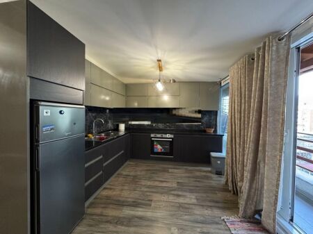 JAPIM ME QIRA APARTAMENT 1+1 ME VERANDE BUZE RRUGE KODRA E DIELLIT|KOPESHTI BOTANIK!