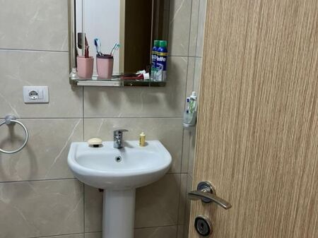 JEPET ME QIRA APARTAMENT 3+1+2 – RRUGA 5 MAJI 700 € /Muaj