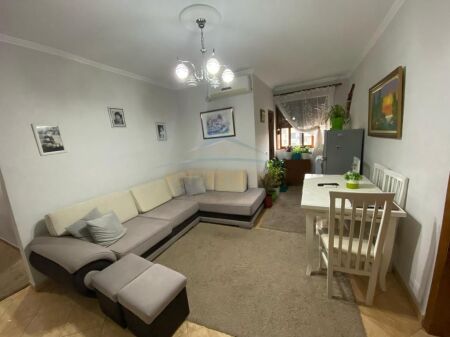 Shitet, Apartament 2+1, Kombinat, Tiranë. BLL64546