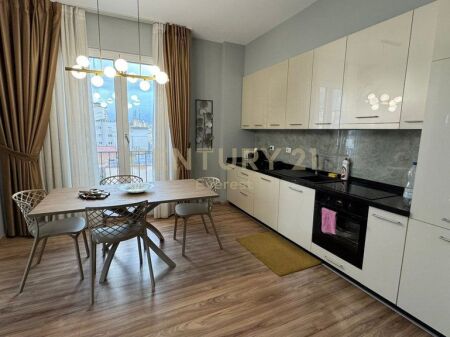 FARMACIA 10-SHESIM APARTAMENT 2+1+2 + POST PARKIMI