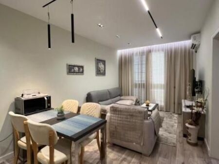 APARTAMENT ME QERA 1+1 BULEVARDI ZOGU I PARE 870 EURO