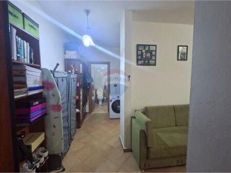Shitet Apartament 1+1 te Komuna e Parisit