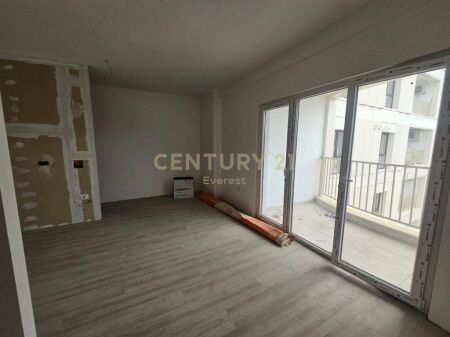 ZOGU I ZI, SHESIM APARTAMENT 1+1