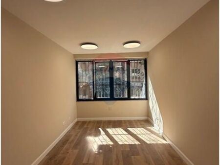 Zyrë - Për Qira - Rruga Margarita Tutulani, Tiranë