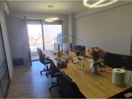 Qira, Ambient per Zyre, Zogu i Zi, Tirane !!