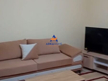 JEPET APARTAMENT ME QERA OSE SHITET "RRUGA QEMAL STAFA , XHAMLLIK" 60000 LEKE (QERA)