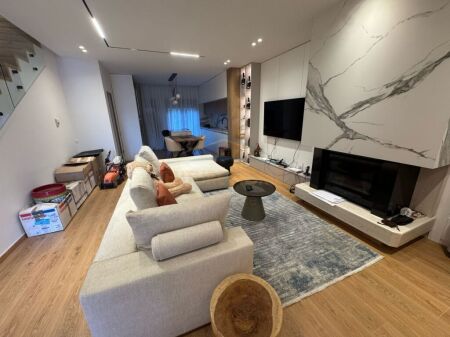 Qera, Vilë 3-Katëshe, TEG , Tiranë.