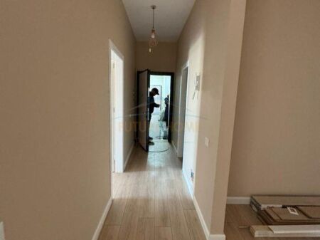 Shitet, Apartament 1+1, Sauk, Porta Tirana e Re, Tiranë.