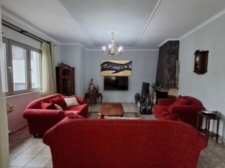 🏡 Jepet me qira 3+1 + sallon + aneks-kuzhinë  📍 Vendndodhja: Ish Tregu Elektrik💶 Çmimi: 800 Euro/muaj