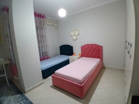 Jepet Me Qera Apartament 2+1+1 Ballkon
