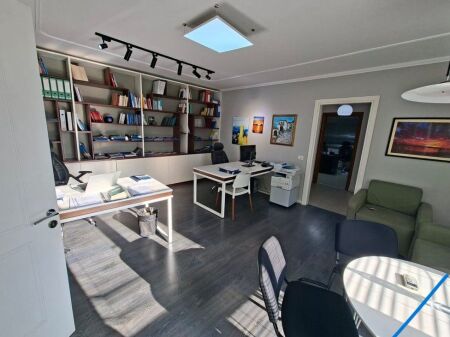 Qira, Ambient per Zyra, Myslym Shyr, Tiranë.