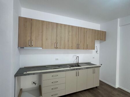 APARTAMENT ME QERA 2+1 5 MAJI 55.000 LEKE