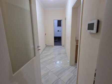 🏡 Jepet me qera apartament 1+1 në zonën e Spitallës  