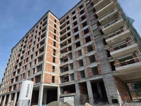 VENDESI APPARTAMENTO 2+1+2 AL KINOBLOCK IN PORCELAN!