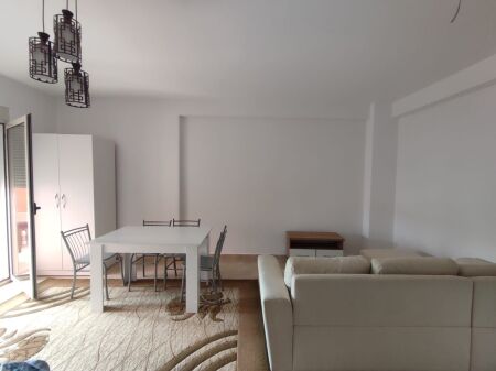 Jepet me Qera Garsonere ne Rotondo Plepa Durres