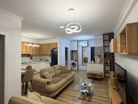 🏠 Appartamento 1+1 in affitto a Yzberisht – Palazzo Dea Bar