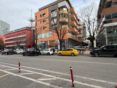 Jepet me Qera Ambient Zyrash në Zonë Elitare – Përballë Coin, Tiranë