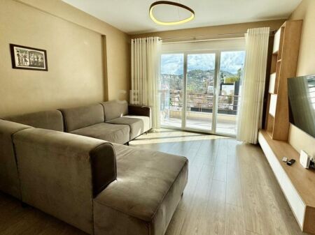 Shitet apartament modern 2+1+2