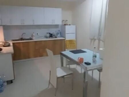 Jepet me qera Apartamenti 2+1, Brryl Perballe Maternitetit te Ri 550 mije leke