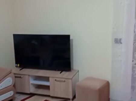 Jepet me qera Apartamenti 2+1 , Xhamlliku prane Rosman Lala ( rruga Qemal Stafa) 600 mije leke