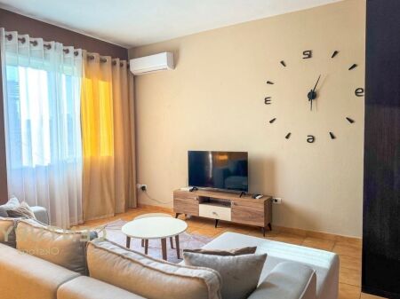 Japim me qira apartament 1+1+post parkimi,tek "Rruga e Barrikadave",Tirane!