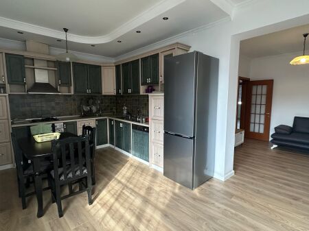 Jepet me qera apartament 2+1 tek Sheshi Willson.