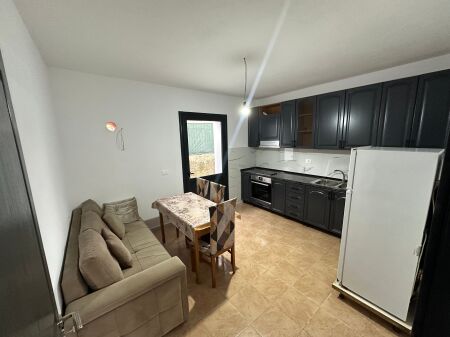 Shtepi private 2+1 me qera ne Misto Mame Yzberisht