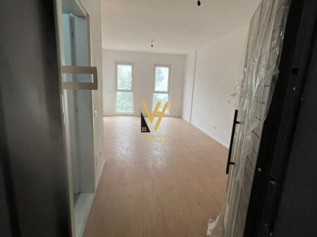 JEPET ZYRE 56 M2 ME QERA TE UNIVERS CITY 380 EURO