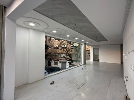 Për Shitje: Ambient Komercial / Showroom Lokacion: Muhamet Gjollesha