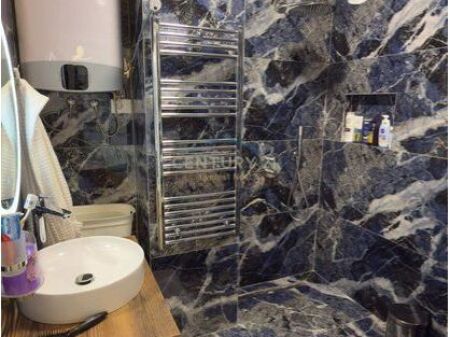 VENDESI SUPER APPARTAMENTO 2+1+2 CON 2 POSTI AUTO IN CENTRO