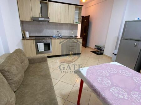 Jepet me qira apartament 1+1 – Rreshti i dytë me detin, Golem