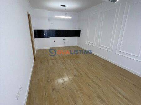 Shitet apartament 2+1 në Astir, pranë Hotel Roland !