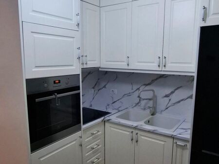 🏢Kodra e Diellit, vicino alla Fondazione Eleonor, appartamento 1+1 arredato in affitto. 550 Euro