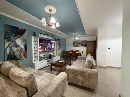 Shitet Apartament 2+1+2, Vasil Vashto