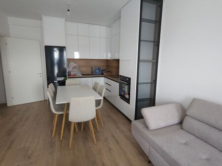 Jepet me qera apartament 2+1 + post parkimi tek Univers City.