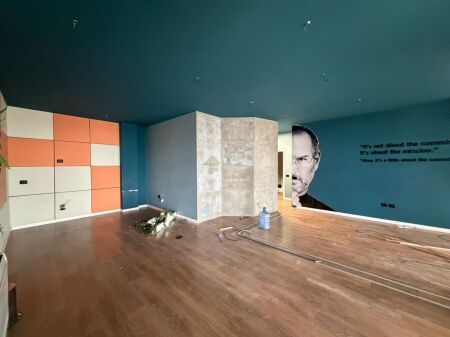 Ambient zyrash per qira tek Kika 2 tek Komuna e Parisit.