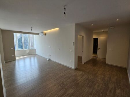 Apartament i ndarë në 2 njësi banimi ne Rrugen Muhamet Gjollesha